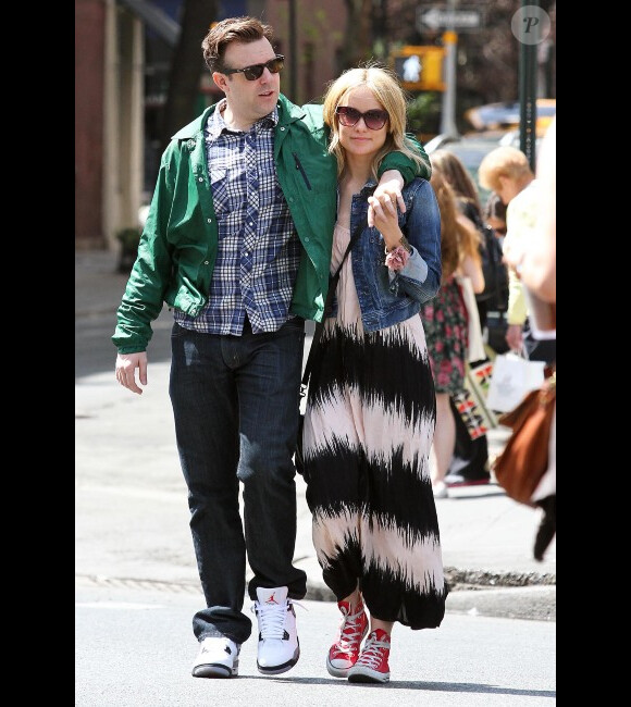 Olivia Wilde et son petit ami Jason Sudeikis : une journée romantique au soleil pour les amoureux dans les rues de Manhattan le 14 avril 2012 à New York