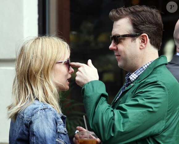 Olivia Wilde et son petit ami Jason Sudeikis : plus amoureux que jamais lorsqu'ils se promènent dans les rues de Manhattan le 14 avril 2012 à New York