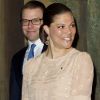La princesse Victoria est apparue superbe mercredi 18 avril 2012, deux mois après la naissance de la princesse Estelle, pour le dîner donné à l'ambassade de Finlande en Suède en l'honneur du président de la Finlande Sauli Niinistö et de son épouse Jenni Haukio à l'occasion de leur visite officielle, le 18 avril 2012.