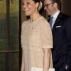 La princesse Victoria au côté du prince Daniel de Suède, mercredi 18 avril 2012, deux mois après la naissance de la princesse Estelle, pour le dîner donné à l'ambassade de Finlande en Suède en l'honneur du président de la Finlande Sauli Niinistö et de son épouse Jenni Haukio à l'occasion de leur visite officielle, le 18 avril 2012.