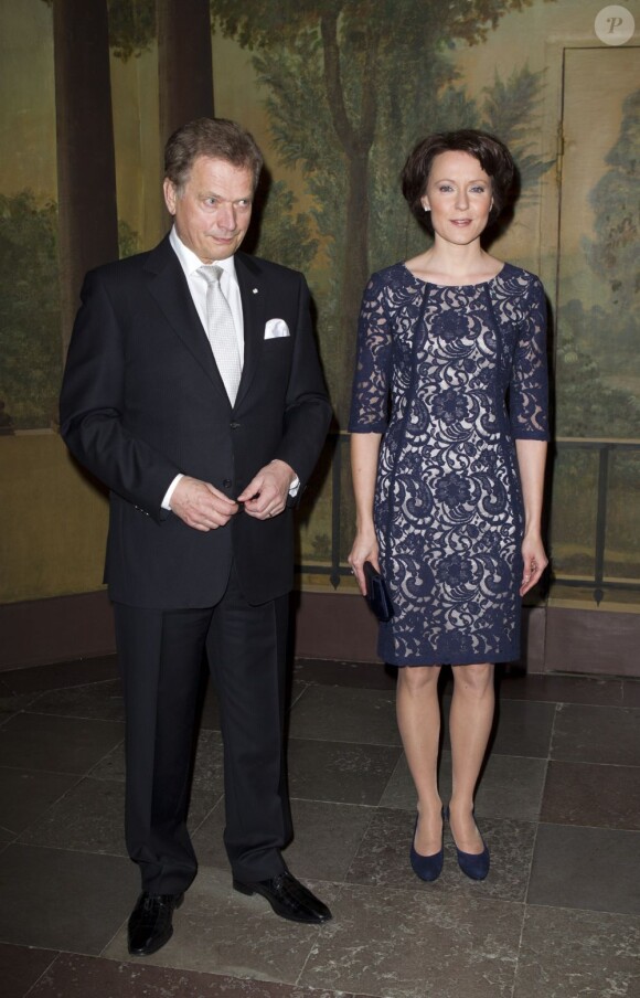 Le président de la Finlande Sauli Niinistö et son épouse Jenni Haukio au dîner donné à l'ambassade de Finlande en Suède en leur honneur à l'occasion de leur visite officielle, le 18 avril 2012.