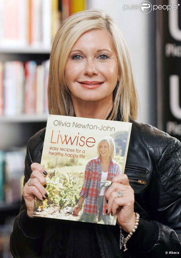 Olivia Newton-John, 63 ans : Sublime en cuir, elle donne ...