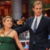 Elsa Pataky, radieuse aux côtés de son mari Chris Hemsworth lors de l'avant-première du film Avengers. Londres, le 19 avril 2012.