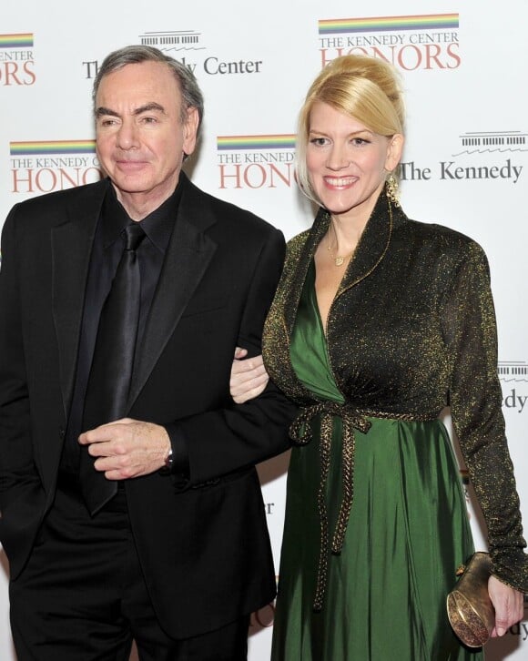 Neil Diamond, 71 ans, et Katie McNeil, 42 ans, ici le 3 décembre 2011 à Washington lors du dîner pour les personnalités honorées par le Kennedy Center, se sont mariés le 21 avril 2012 à Los Angeles.