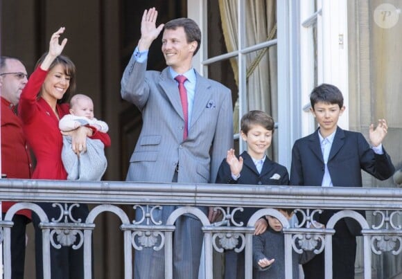 Le prince Joachim de Danemark en famille lors des 72 ans de sa mère la reine Margrethe II, le 16 avril 2012 à Copenhague.