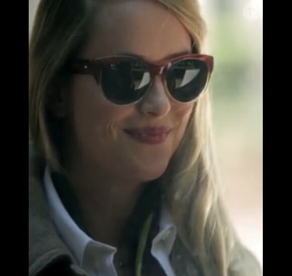 Capture d'écran de la vidéo de campagne Oliver Peoples avec Dakota Johnson