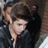 Justin Bieber se rend dans les locaux de la radio KISS 100 à Londres, le mardi 24 avril 2012.