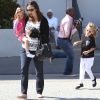 Après une parenthèse red carpet, Jennifer Garner est de retour à Los Angeles pour s'occuper de ses filles Violet et Seraphina. A Santa Monica, le 27 avril 2012.