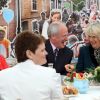 Camilla Parker Bowles le 27 avril 2012 lors de sa visite en Irlande du Nord avec le prince Charles