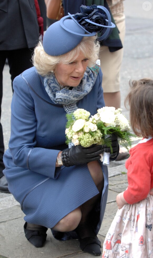 Camilla Parker Bowles, duchesse de Cornouailles, à la base RAF de Halton (Oxfordshire), le 2 mai 2012, a été faite citoyenne d'honneur de la ville de Thame.