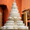 Le gâteau de mariage du prince William et Kate Middleton, oeuvre de la pâtissière Fiona Cairns, composé de 17 gâteaux individuels et orné de 900 pièces décoratives.