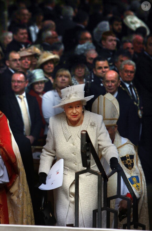 La reine Elizabeth II lors de sa visite au Pays de Galles dans le cadre de la tournée royale pour son jubilé de diamant, fin avril 2012.