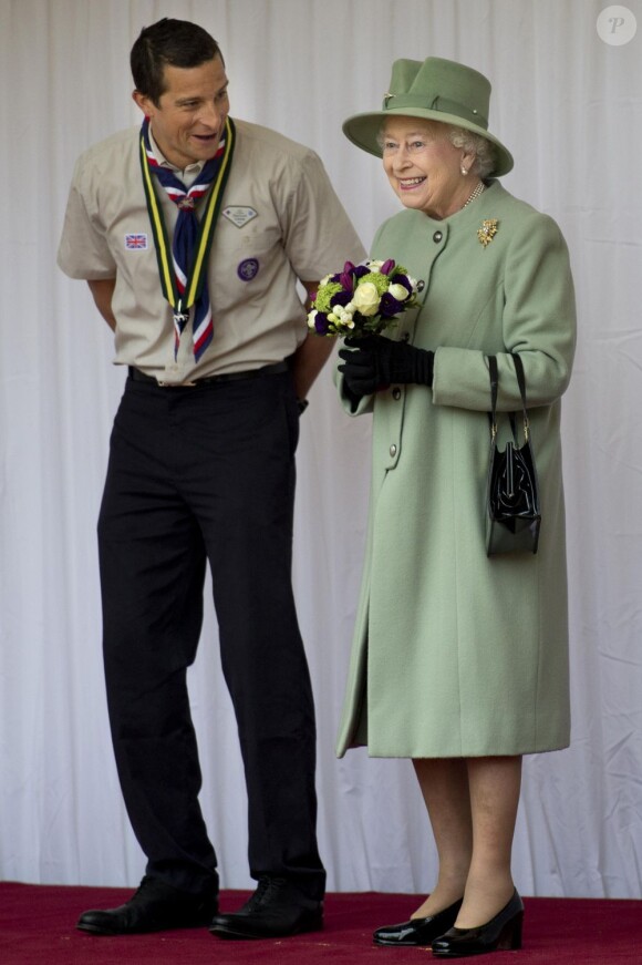 La reine Elizabeth II lors de la revue annuelle des Queen's Scouts le 29 avril 2012