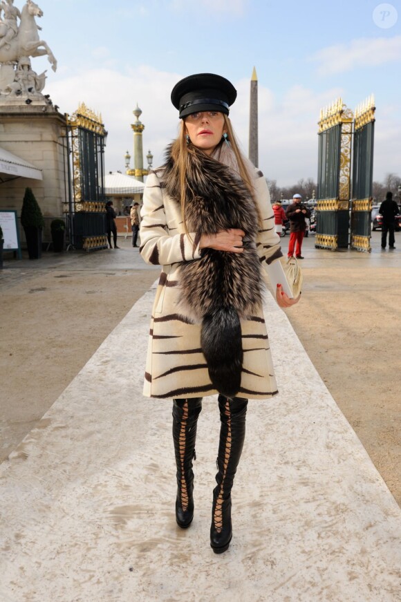 Anna Dello Russo d'humeur animale pour assister au défilé Valentino au Jardin des Tuileries. Paris, le 6 mars 2012.