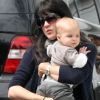 Selma Blair et son fils Arthur se rendent chez des amis, le 3 mai 2012 à Los Angeles.