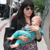 Selma Blair et son fils Arthur, le 4 mai 2012 à Los Angeles.