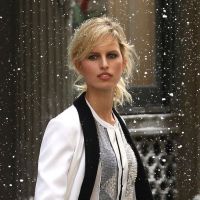 Karolina Kurkova : Sublime et élégante sous la neige au mois de mai