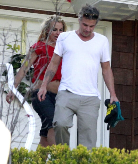 Britney Spears et un membre de sa famille, à Los Angeles, le 5 mai 2012.