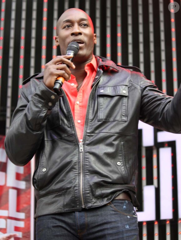 Jermaine Paul en concert à Universal City en Californie, le 2 mai 2012. Une semaine avant sa victoire dans la seconde saison de The Voice US.