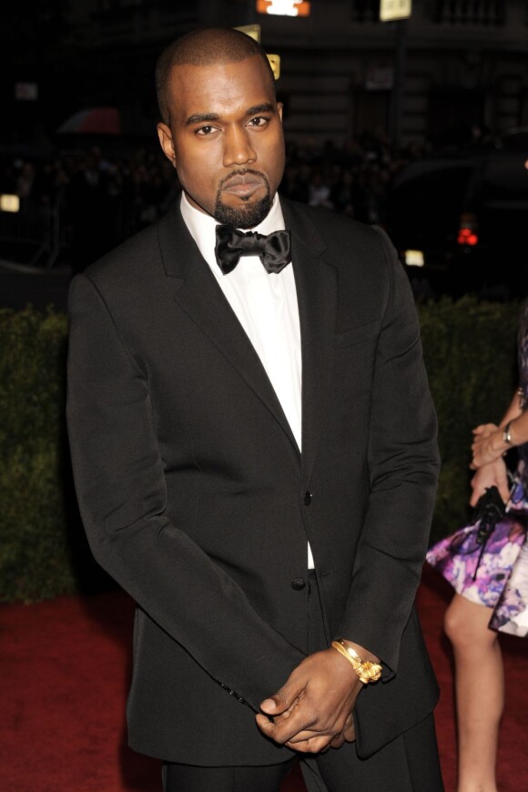 Kanye West en smoking Givenchy lors du bal du Costume Institute à New York, le 7 mai 2012.