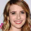 Emma Roberts souriante lors de la soirée Nylon pour The Young Hollywood Issue, titre de son numéro de mai. Hollywood, le 9 mai 2012.