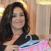 Lola Dewaere découvre de ravissants sous-vêtements lors de la soirée d'ouverture de la nouvelle boutique Fifi Chachnil à Paris le 10 mai 2012
