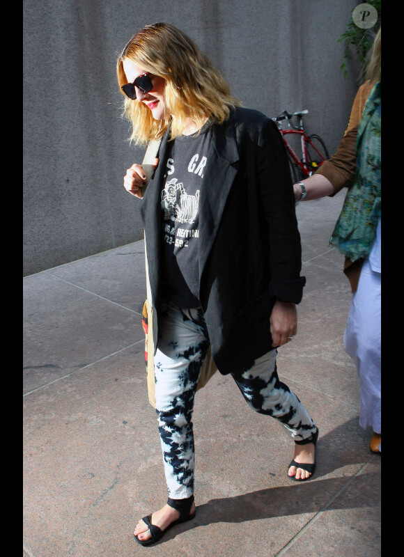 Drew Barrymore, une future mariée enceinte, dans les rues de New York le 11 mai 2012