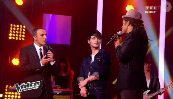 Louis chante avec Yannick Noah Redemption Song de Bob Marley le samedi 12 mai 2012 dans The Voice