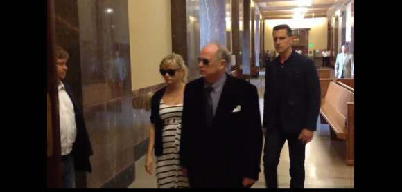 Reese Witherspoon se présente au tribunal dans le cadre de l'affaire de bigamie dont son père est accusé, le 11 mai 2012