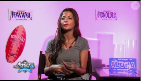 Julia dans Les Anges de la télé-réalité 4 le mercredi 16 mai 2012 sur NRJ 12
