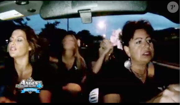 Folle ambiance dans la voiture dans Les Anges de la télé-réalité 4 le mercredi 16 mai 2012 sur NRJ 12
