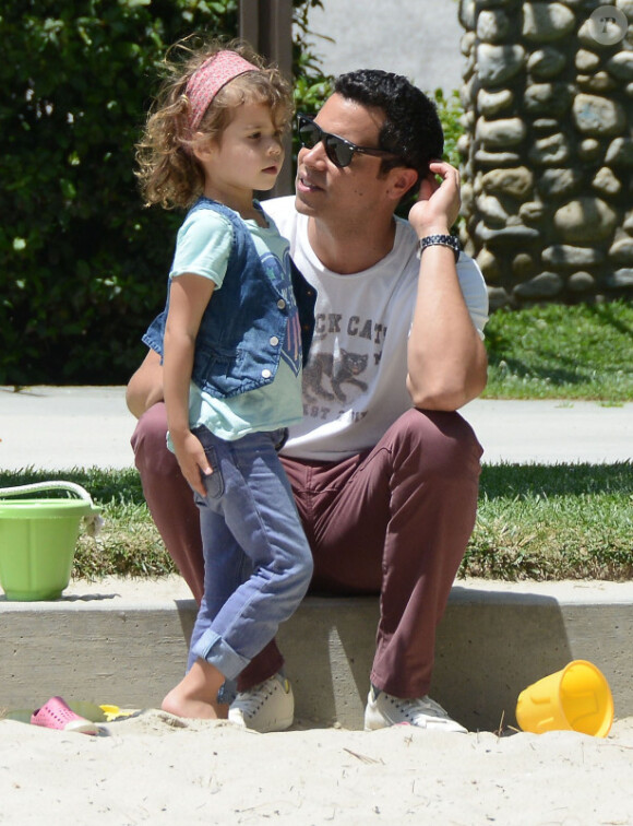 Cash Warren et sa fille aînée Honor, à Los Angeles le 12 mars 2012.