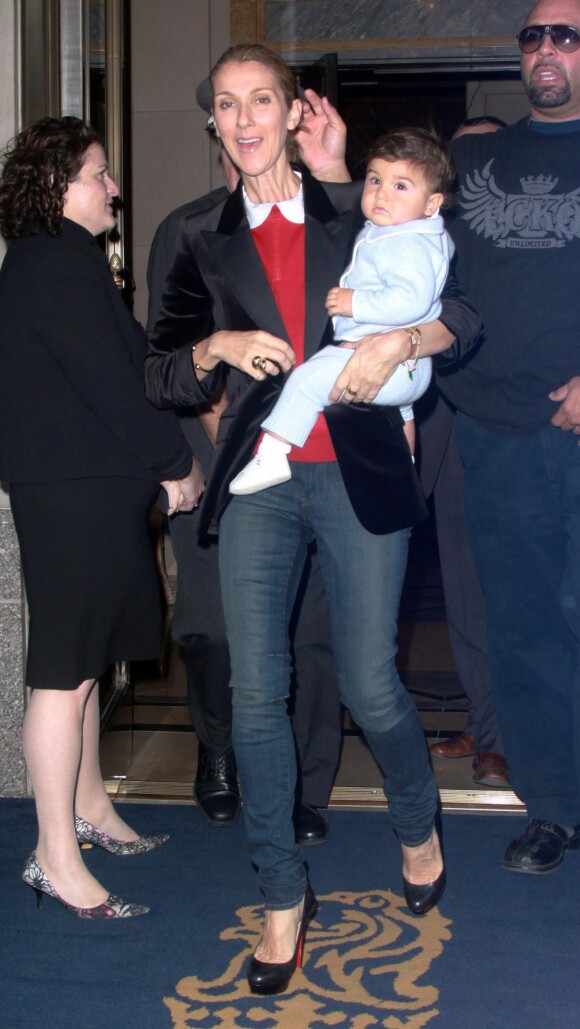 Céline Dion et l'un de ses jumeaux à New York en septembre 2011
