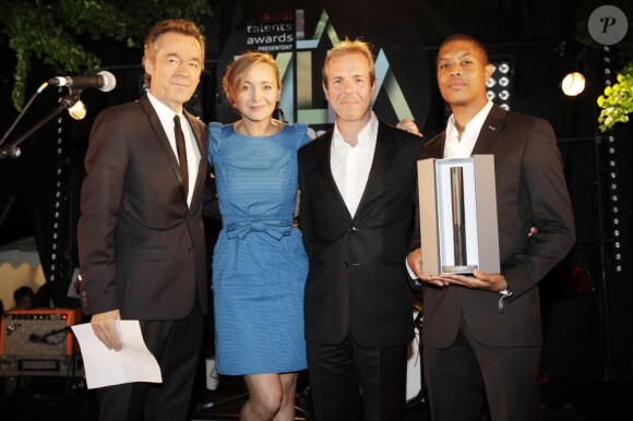 Michel Denisot, Julie Ferrier, Benoit Tiers et Ronny Hotin à la remise des prix Audi Talents Awards dans les catégories musique et court-métrages à la Villa Inrocks, à Cannes le 17 mai 2012
