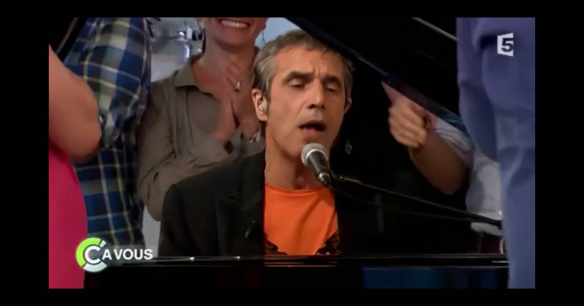 Julien Clerc chante Ce n'est rien à Alessandra Sublet émue pour son