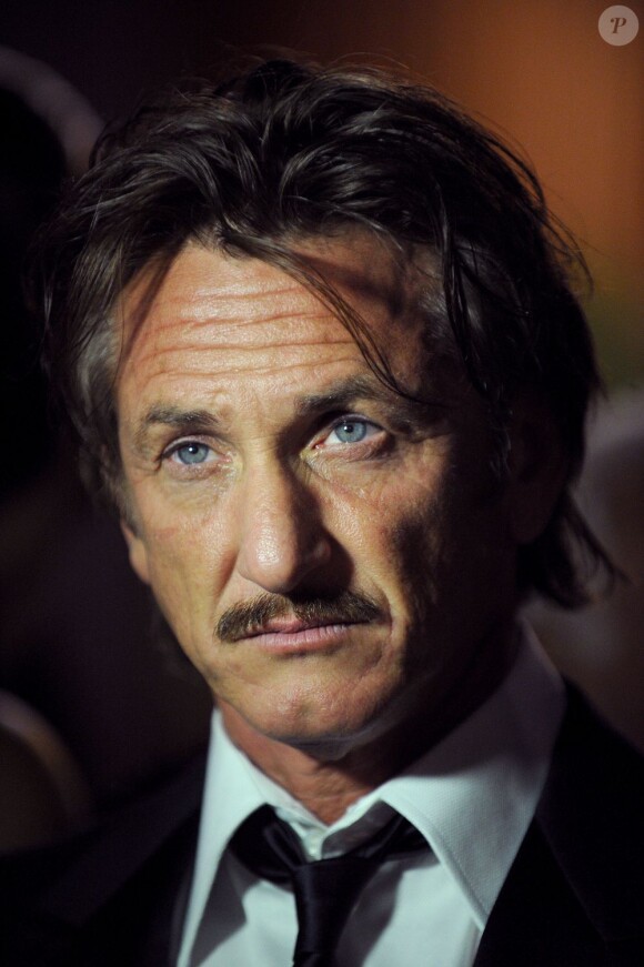 Sean Penn animait la soirée caritative Carnaval d'Haïti à Cannes, le 18 mai 2012.