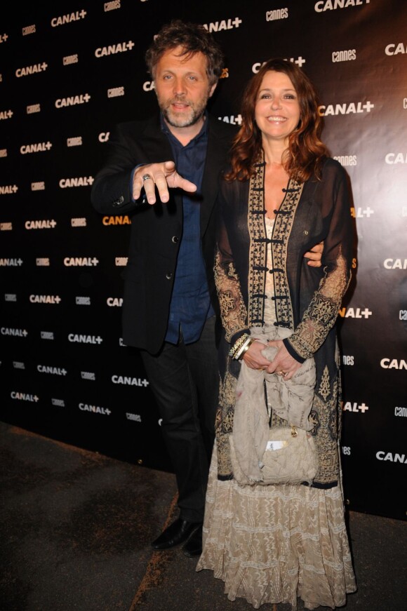 Stéphane Guillon et sa femme Muriel Cousin à la Canal Plus Party au Suquet, dans le cadre du 65ème Festival de Cannes, le 18 mai 2012