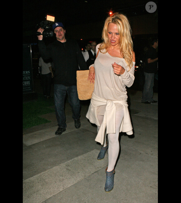 Pamela Anderson se rend au restaurant de grillades BOA à Los Angeles, le jeudi 17 mai 2012.