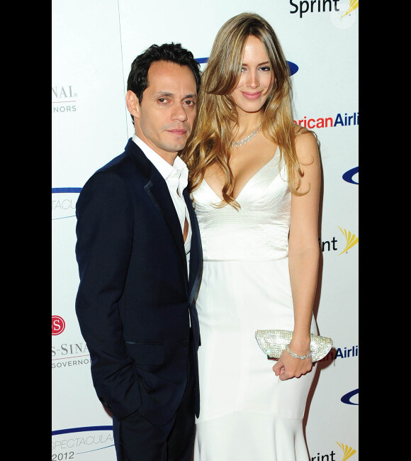 Marc Anthony et sa compagne Shannon de Lima le 20 mai 2012 lors du 27e anniversaire du Sports Spectacular donné en l'honneur du Cedars Sinai au Hyatt Regency de Los Angeles