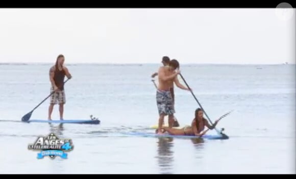 Stand-up paddle pour Geoffrey, Julia et Anthony dans Les Anges de la télé-réalité 4 le lundi 21 mai 2012 sur NRJ12