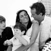 Mary Kennedy (née Richardson), épouse de Robert F. Kennedy Jr. et mère de quatre enfants avec lui, s'est donné la mort le 16 mai 2012 à son domicile de Bedford (Etat de New York). Un suicide suivi d'une guerre entre les deux familles concernant sa dépouille et sa mémoire...