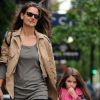 Katie Holmes et sa fille Suri se promènent dans les rues de New York, le 21 mai 2012.