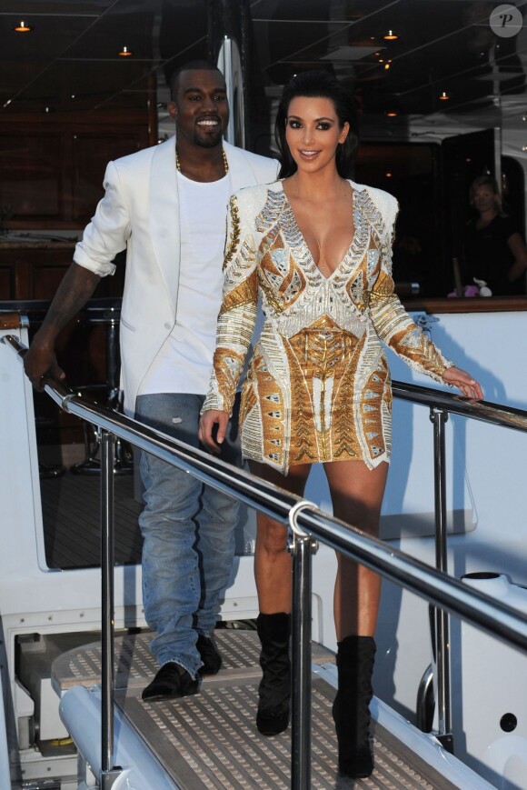 Kanye West et Kim Kardashian quittent leur yacht pour rejoindre le Gotha Club où avait lieu la projection de Cruel Summer. Cannes, le 23 mai 2012.