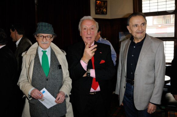 Marcel Zanini, Robert Castel et Jean-Pierre Kalfon lors de la conférence de presse qui donne le coup d'envoi de La Marseillaise à pétanque le 24 mai 2012 à Paris
