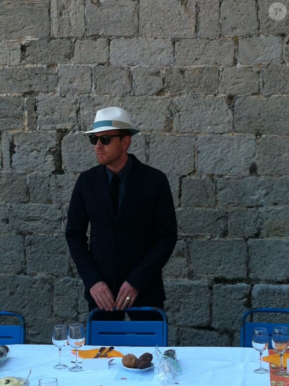 Ewan McGregor lors du traditionnel "aïoli" organisé par le maire de Cannes durant le Festival de Cannes le 25 mai 2012
