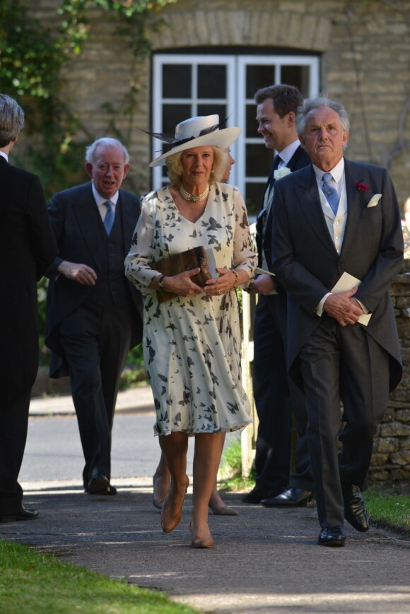 Camilla Parker Bowles au mariage de Henry Allsopp et de Naomi Gummer, le 26 mai 2012 à Chadlington, dans l'Oxfordshire.