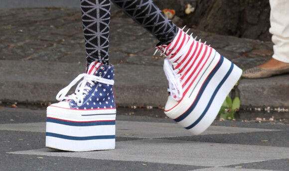 Les chaussures de Willow Smith, 11 ans, à Paris le 12 mai 2012.