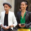 Willow Smith, 11 ans, se promène dans Paris avec sa mère Jada Pinkett Smith, le 12 mai 2012.