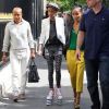 Willow Smith, 11 ans, se promène dans Paris avec sa mère Jada Pinkett Smith, le 12 mai 2012.