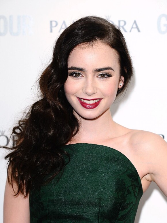 Lily Collins lors des Glamour Awards 2012 au Berkeley Square Gardens. Londres, le 29 mai 2012.